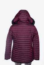 Carica l&#39;immagine nel visualizzatore di Gallery, Giaccone da donna in pelliccia ecologia reversibile con cappuccio  FRANCA con taglie forti conformate
