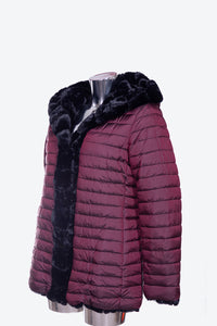 Giaccone da donna in pelliccia ecologia reversibile con cappuccio  FRANCA con taglie forti conformate