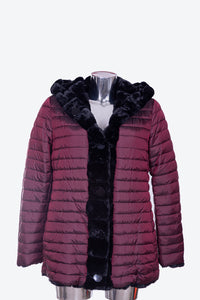 Giaccone da donna in pelliccia ecologia reversibile con cappuccio  FRANCA con taglie forti conformate