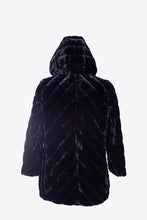 Carica l&#39;immagine nel visualizzatore di Gallery, Giaccone da donna in pelliccia ecologia reversibile con cappuccio  FRANCA con taglie forti conformate
