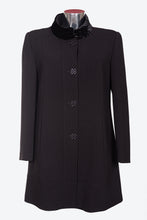 Carica l&#39;immagine nel visualizzatore di Gallery, Cappotto da donna in tessuto crepe astrakan con collo imbottito e con  taglie forti conformate LM085
